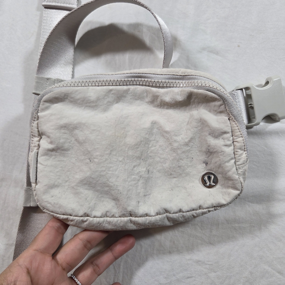 Lululemon Athletica Fanny Pack Cloth  Off-White Belt Bag Lightweight Vacation - Picture 3 of 9